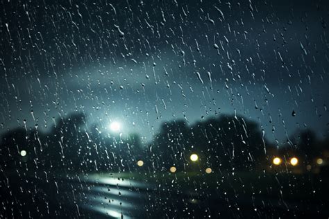 夢見下雨天|夢見雨、下雨、暴雨